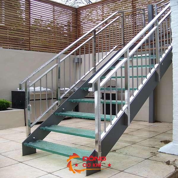 Cầu Thang Inox Hoặc Thép Không Gỉ