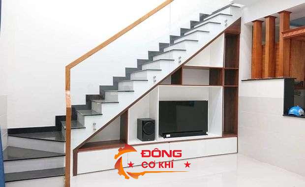 Cầu thang kính cường lực