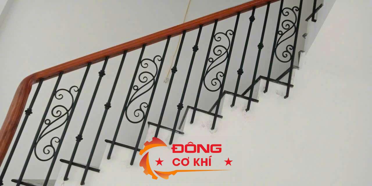 Cầu thang bê tông ốp gỗ hoặc đá – Bền, chắc chắn