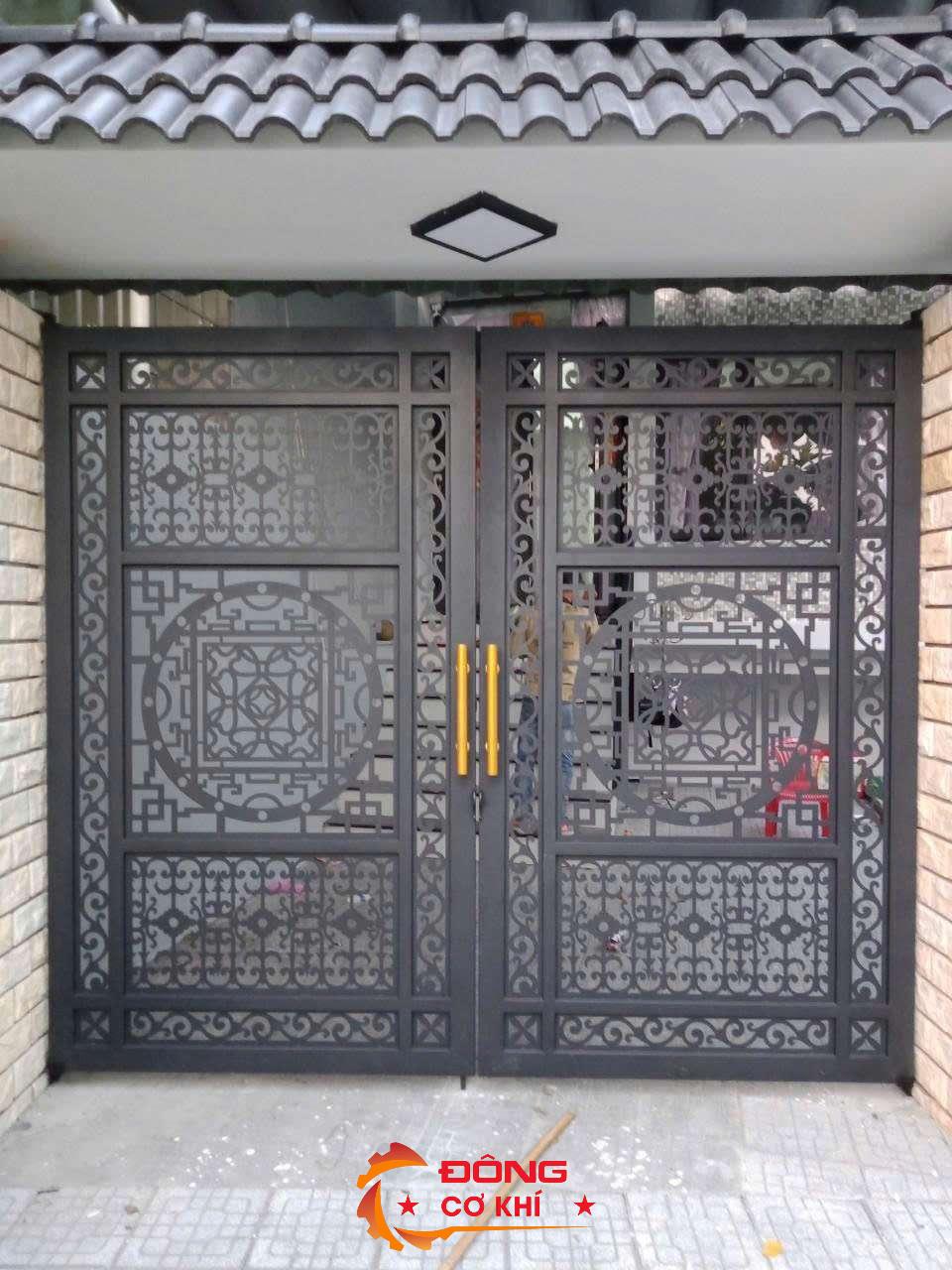 Cửa sắt hộp vuông – lựa chọn phổ thông cho nhà phố